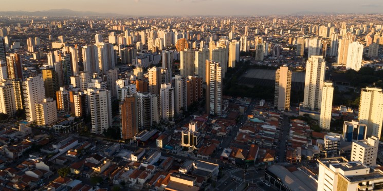 Notícia: Mercado imobiliário reaquece em São Paulo. Preços sobem